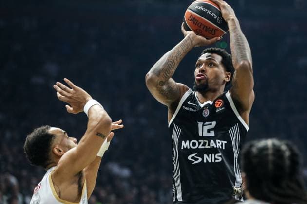 Partizan Mozzart Bet Belgrade v AS Monaco - EuroLeague BELGRADE, SERBIA - NOVEMBER 11: Sterling Brown (12) of Partizan Mozzart Bet Belgrade in action during the EuroLeague basketball match between Partizan Mozzart Bet Belgrade and AS Monaco at Belgrade Arena in Belgrade, Serbia on November 11, 2025. Filip Stevanovic Anadolu Belgrade Serbia. Editorial use only. Please get in touch for any other usage.  Copyright: x2025xAnadoluxFilipxStevanovicx