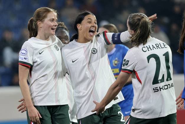 SOCCER - WCL, St.Poelten vs Chelsea SANKT POELTEN,AUSTRIA,11.NOV.25 - SOCCER - UEFA Women s Champions League, SKN Sankt Poelten vs Chelsea FC. Image shows the rejoicing of Sjoeke Nuesken, Sam Kerr and Niamh Charles (Chelsea).  GEPAxpictures xWalterxLuger