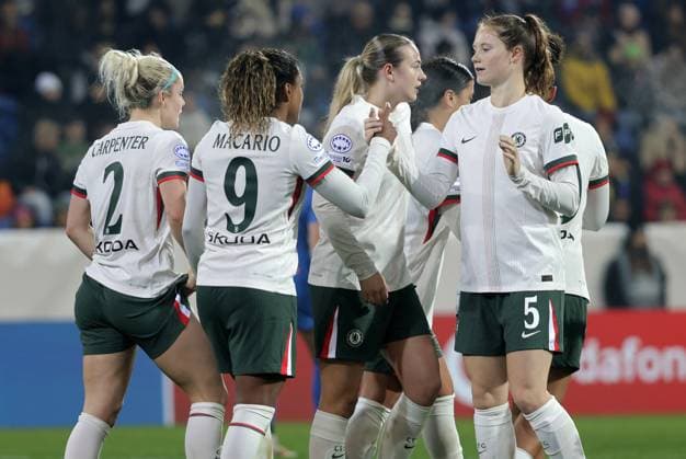 SOCCER - WCL, St.Poelten vs Chelsea SANKT POELTEN,AUSTRIA,11.NOV.25 - SOCCER - UEFA Women s Champions League, SKN Sankt Poelten vs Chelsea FC. Image shows the rejoicing of Ellie Carpenter, Catarina Macario and Veerle Buurman (Chelsea).  GEPAxpictures xWalterxLuger