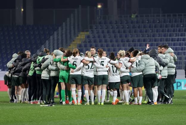 SOCCER - WCL, St.Poelten vs Chelsea SANKT POELTEN,AUSTRIA,11.NOV.25 - SOCCER - UEFA Women s Champions League, SKN Sankt Poelten vs Chelsea FC. Image shows the team of Chelsea.  GEPAxpictures xWalterxLuger