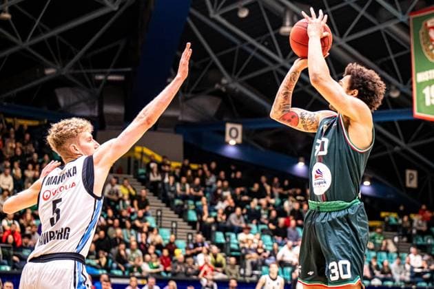 POLAND AND CZECH REPUBLIC OUT !!! Wroclaw 11.11.2025. Koszykowka Eurocup sezon 2025 2026 kolejka 7mecz: Slask Wroclaw - Veolia Towers Hamburg -- Basketball Eurocup season 2025 2026 round 7 match: Slask Wroclaw - Veolia Towers Hamburg nz Zsombor Maronka Issuf Sanon Fot. Antoni Dec Arena Akcji NEWSPIX.PL --- newspix.pl 