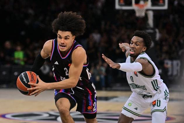 BASKET : Paris Basket vs Panathinaikos - Euroleague - 11 11 2025 Nadir Hifi ( 2 - Paris Basket ) and TJ SHORTS ( 0 - Panathinaikos ) during the Euroleague match between Paris Basketball and Panathinaikos AKTOR Athens at Accor Arena on November 11, 2025 in Paris, France. ( Photo by federico pestellini PSNewz ) - ParisFrance  Copyright: xFedericoxPestellinix