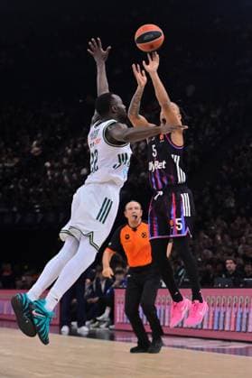BASKET : Paris Basket vs Panathinaikos - Euroleague - 11 11 2025 JERIAN GRANT ( 22 - Panathinaikos ) and JUSTIN ROBINSON ( 5 - Paris Basket ) during the Euroleague match between Paris Basketball and Panathinaikos AKTOR Athens at Accor Arena on November 11, 2025 in Paris, France. ( Photo by federico pestellini PSNewz ) - ParisFrance  Copyright: xFedericoxPestellinix