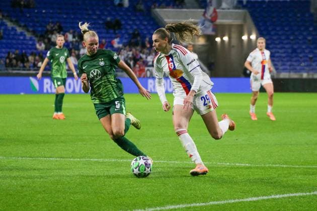 11 11 2025, xgrfx, Football UEFA WomenÂs Champions League, OL Lyonnes VfL Wolfsburg v l Ella Peddemors VfL Wolfsburg , Jule Brand OL Lyonnes DFL DFB REGULATIONS PROHIBIT ANY USE OF PHOTOGRAPHS as IMAGE SEQUENCES and or QUASI VIDEO Lyon