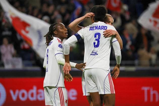 Lyon, France 11 November 2025 Champions League Women 2025 2026 OL Lyonnes vs VfL Wolfsburg Pictured from left, second scorer Wendie Renard OL converts the penalty kick to make the score 3-0 for OL Lyonnes and cheers with Melchie Dumornay OL and Lindsey Heaps OL Groupama Stadium Copyright: xFotostandx xFantinix