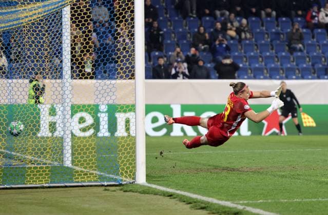 SOCCER - WCL, St.Poelten vs Chelsea SANKT POELTEN,AUSTRIA,11.NOV.25 - SOCCER - UEFA Women s Champions League, SKN Sankt Poelten vs Chelsea FC. Image shows Carina Schlueter (St.Poelten).  GEPAxpictures xWalterxLuger
