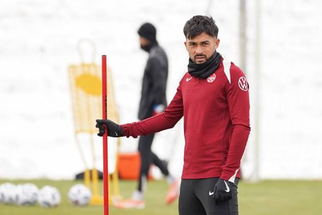 Fußball, Nationalteam Kanada Training Canada v Ecuador - International Friendly, Länderspiel, Nationalmannschaft Match Training Practice Mathieu Choiniere 6 of Canada during the Training Practice before the International Friendly match between Canada and Ecuador at BMO Field Stadium. on November 11, 2025 in Toronto, Ontario. (Photo by Leonardo Ramirez Eyepix Group) Copyright: xLeonardoxRamirez xEyepixxGroupx LR-11112025-00137