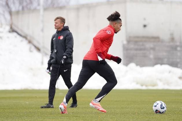 Fußball, Nationalteam Kanada Training Canada v Ecuador - International Friendly, Länderspiel, Nationalmannschaft Match Training Practice Nathan-Dylan Saliba 19 of Canada and Head Coach Jesse Marsch during the Training Practice before the International Friendly match between Canada and Ecuador at BMO Field Stadium. on November 11, 2025 in Toronto, Ontario. (Photo by Leonardo Ramirez Eyepix Group) Copyright: xLeonardoxRamirez xEyepixxGroupx LR-11112025-00083
