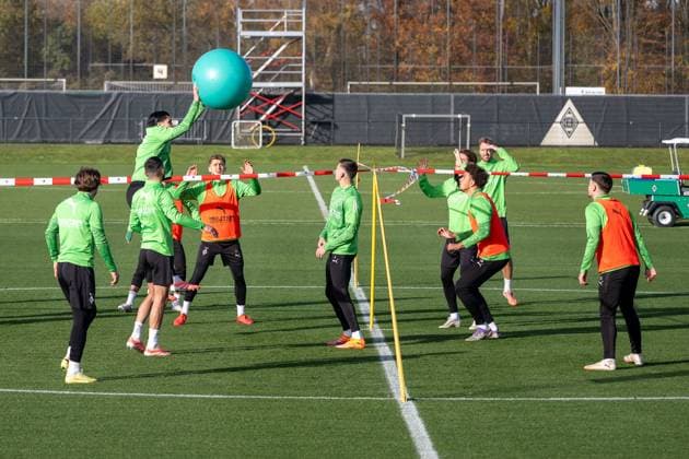 12 11 2025, Soccer 1 Bundesliga, Season 2025 2026, public training, Borussia Moenchengladbach at the training ground at Borussia Park Casual warm-up training during the international break Photo Kirchner Media Thomas Haesler Copyright: xKirchner-Media ThomasxHaeslerx