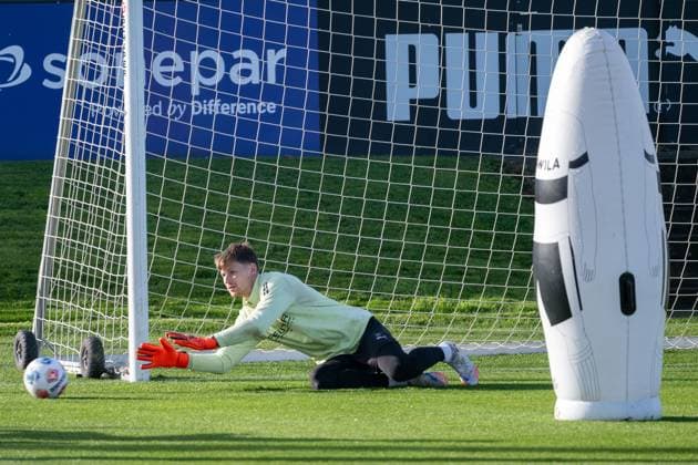 12 11 2025, Soccer 1 Bundesliga, Season 2025 2026, public training, Borussia Moenchengladbach at the training ground at Borussia Park Moritz Nicolas Borussia Moenchengladbach, 33 has the ball in view Photo Kirchner Media Thomas Haesler Copyright: xKirchner-Media ThomasxHaeslerx