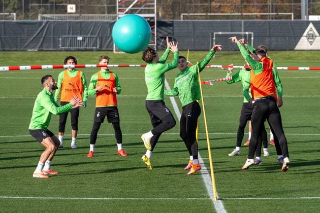 12 11 2025, Soccer 1 Bundesliga, Season 2025 2026, public training, Borussia Moenchengladbach at the training ground at Borussia Park Casual warm-up training during the international break Photo Kirchner Media Thomas Haesler Copyright: xKirchner-Media ThomasxHaeslerx