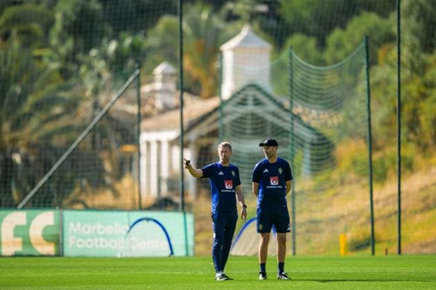 251112 Head coach Graham Potter and assistant coach Andreas Georgson of the Swedish national football team during a training session on November 12, 2025 in Marbella Photo Joel Marklund BILDBYRAN kod JM JM0747 bbeng fotboll football soccer fotball vm kval fifa world cup qualifier träning practice training sverige sweden sverige a  Copyright: JOELxMARKLUND BB251112JM003