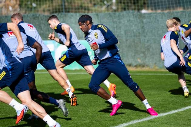 MARBELLA, SPAIN, 20251112 Anthony Elanga of the national soccer team with other teammates as the national team trains outside Marbella before the World Cup qualifier against Switzerland MARBELLA SPAIN x10050x  Copyright: xPontusxLundahl TTx FOTBOLLSLANDSLAGET TRÄNING