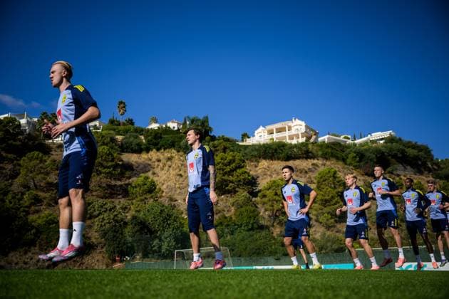 251112 Isac Lidberg, Victor Nilsson Lindelöf, Roony Bardghji, Daniel Svensson, Emil Holm and Alexander Isak of the Swedish national football team during a training session on November 12, 2025 in Marbella Photo Joel Marklund BILDBYRAN kod JM JM0747 bbeng fotboll football soccer fotball vm kval fifa world cup qualifier träning practice training sverige sweden sverige a  Copyright: JOELxMARKLUND BB251112JM007
