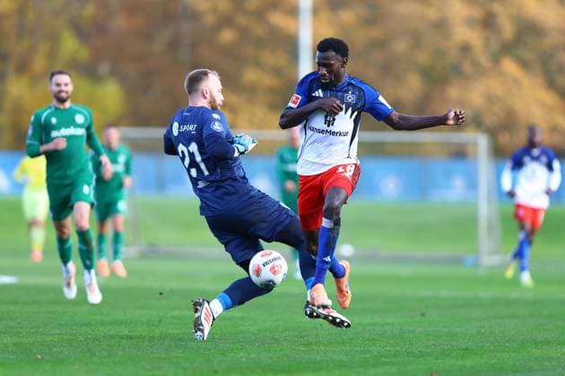 18 Bakery Jatta Hamburger SV , 21 Hidde Jurjus FC Groningen Football I Men I Friendly match I Season 2025 2026 I Hamburger SV FC Groningen I 12 11 2025 I Training ground Volksparkstadion