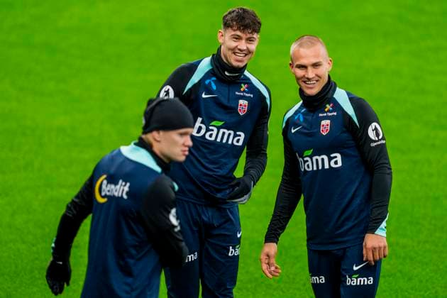Training with the Norwegian men s national football team Oslo 20251112 Norway s Erling Braut Haaland, Jorgen Strand Larsen and Leo Skiri ostigard during a training session with the Norwegian men s national football team at Ullevaal Stadium before the World Cup qualifiers against Estonia and Italy Photo Fredrik Varfjell NTB Oslo Norway EDITORIAL USE ONLY RESTRICTED USE FOR BETTING COMPANIES  Copyright: xFredrikxVarfjellx xNTBx