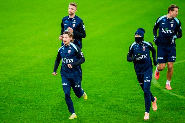 Training with the Norwegian men s national football team Oslo 20251112 Norway s Patrick Berg, Kristoffer Vassbakk Köpp Ajer, Andreas Schjelderup and Sander Gard Bolin Berge during a training session with the Norwegian men s national football team at Ullevaal Stadium before the World Cup qualifiers against Estonia and Italy Photo Fredrik Varfjell NTB Oslo Norway EDITORIAL USE ONLY RESTRICTED USE FOR BETTING COMPANIES  Copyright: xFredrikxVarfjellx xNTBx