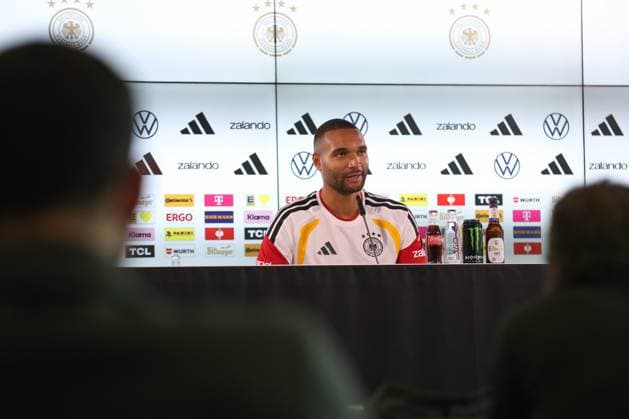 12 11 2025, xtgx, Football National Team, Press Conference emspor, v l Jonathan Tah Germany Portrait, Portraet, Einzelbild DFL DFB REGULATIONS PROHIBIT ANY USE OF PHOTOGRAPHS as IMAGE SEQUENCES and or QUASI VIDEO Wolfsburg