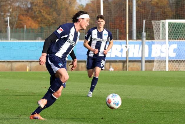 DEU, DFL, 2 FBL Hertha BSC, training match , 12 11 2025, Sportforum, Berlin, DEU, DFL, 2 FBL Hertha BSC, training match , pictured Fabian Reese Hertha BSC Berlin 11 , Janne Berner Hertha BSC Berlin 34 DFL regulations prohibit any use of Photographs as image sequences and or quasi video nordphotoxGmbHx xEngler nph00076