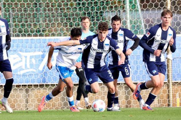 DEU, DFL, 2 FBL Hertha BSC, training match , 12 11 2025, Sportforum, Berlin, DEU, DFL, 2 FBL Hertha BSC, training match , pictured Janne Berner Hertha BSC Berlin 34 , Diego Demme Hertha BSC Berlin 6 , Kennet Eichhorn Hertha BSC Berlin 23 , Agustn Rogel Hertha BSC Berlin 3 , Tjark Ernst Hertha BSC Berlin 1 DFL regulations prohibit any use of Photographs as image sequences and or quasi video nordphotoxGmbHx xEngler nph00076