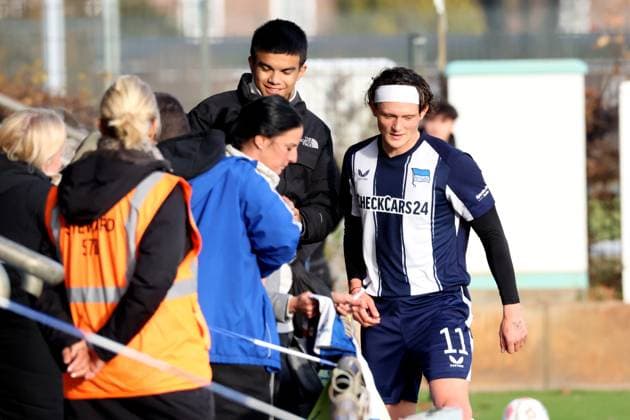 DEU, DFL, 2 FBL Hertha BSC, Training Match , 12 11 2025, Sportforum, Berlin, DEU, DFL, 2 FBL Hertha BSC, Training Match , im Bild Hertha BSC Fans, Fabian Reese Hertha BSC Berlin 11 , DFL regulations prohibit any use of Photographs as image sequences and or quasi video nordphotoxGmbHx xEngler nph00076