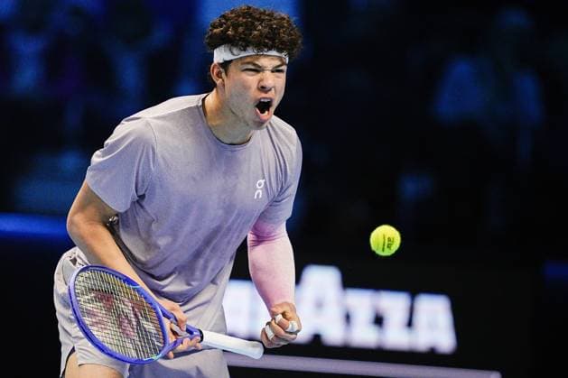 United States™ Ben Shelton react during the singles tennis match of the ATP, Tennis Herren World Tour Finals against Canada s Felix Auger Aliassime at the Inalpi Arena in Turin, Italy - Wednesday, Nov. 12, 2025. - .  Copyright: xMarcoxAlpozzi LaPressex