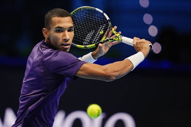 Canada s Felix Auger Aliassime returns the ball to United States™ Ben Shelton during the singles tennis match of the ATP, Tennis Herren World Tour Finals at the Inalpi Arena in Turin, Italy - Wednesday, Nov. 12, 2025. - .  Copyright: xMarcoxAlpozzi LaPressex