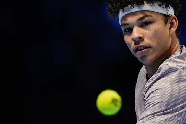 United States™ Ben Shelton returns the ball to Canada s Felix Auger Aliassime during the singles tennis match of the ATP, Tennis Herren World Tour Finals at the Inalpi Arena in Turin, Italy - Wednesday, Nov. 12, 2025. - .  Copyright: xMarcoxAlpozzi LaPressex