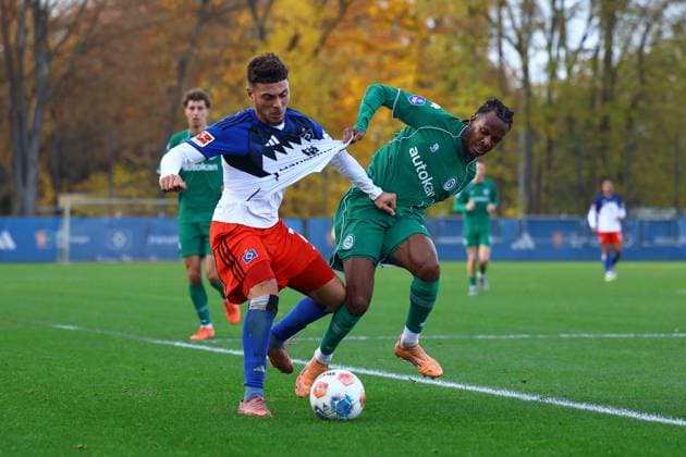 2 William Mikelbrencis Hamburger SV , 16 Tyrique Mercera FC Groningen Football I Men I Friendly match I Season 2025 2026 I Hamburger SV FC Groningen I 12 11 2025 I Training ground Volksparkstadion