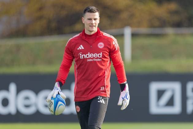 Training Eintracht Frankfurt goalkeeper Michael Zetterer Eintracht Frankfurt, 23 with a rugby ball Training of Eintracht Frankfurt on November 12, 2025 at Deutsche Bank Park in Frankfurt am Main , Frankfurt am Main Hessen Germany Deutsche Bank Park
