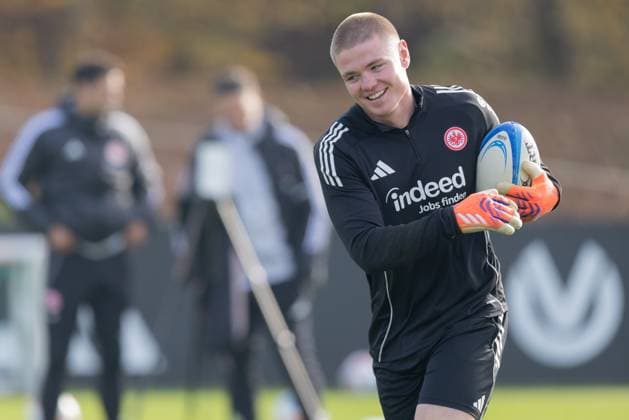 Training Eintracht Frankfurt Anton Segner, rugby player from Frankfurt, who lives and plays in New Zealand, takes part in the goalkeeper training Training of Eintracht Frankfurt on November 12, 2025 at Deutsche Bank Park in Frankfurt am Main , Frankfurt am Main Hessen Germany Deutsche Bank Park
