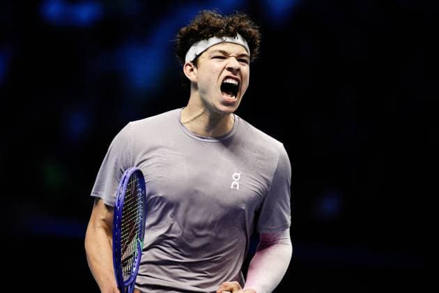 United States™ Ben Shelton react during the singles tennis match of the ATP, Tennis Herren World Tour Finals against Canada s Felix Auger Aliassime at the Inalpi Arena in Turin, Italy - Wednesday, Nov. 12, 2025. - .  Copyright: xMarcoxAlpozzi LaPressex