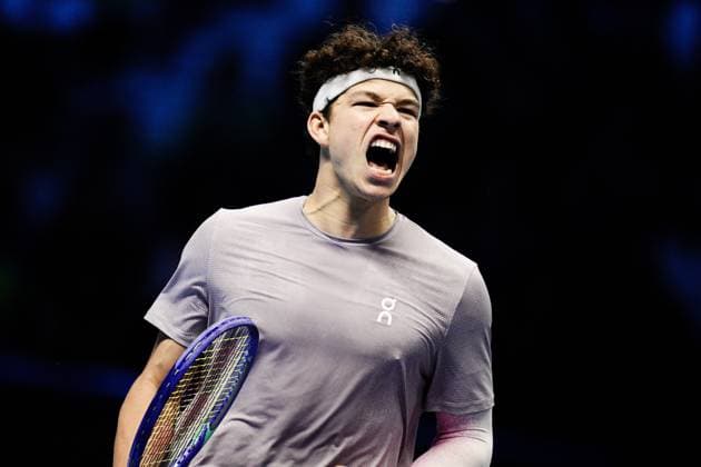 United States™ Ben Shelton react during the singles tennis match of the ATP, Tennis Herren World Tour Finals against Canada s Felix Auger Aliassime at the Inalpi Arena in Turin, Italy - Wednesday, Nov. 12, 2025. - .  Copyright: xMarcoxAlpozzi LaPressex