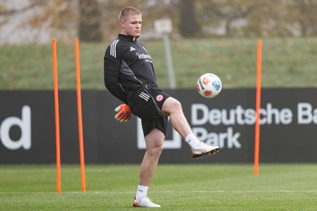 Training Eintracht Frankfurt rugby player Anton Segner takes part in the goalkeeper training Training of Eintracht Frankfurt on November 12, 2025 at Deutsche Bank Park in Frankfurt am Main , Frankfurt am Main Hessen Germany Deutsche Bank Park