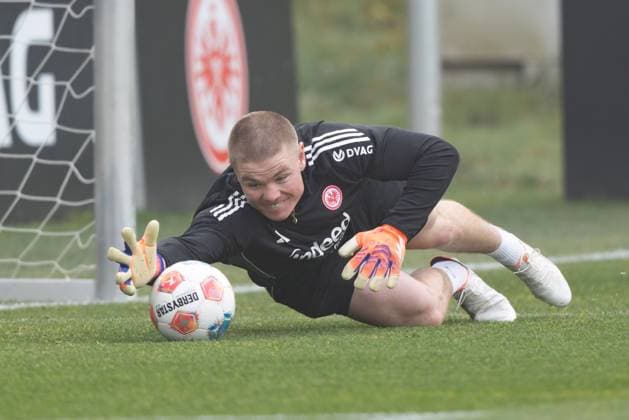 Training Eintracht Frankfurt rugby player Anton Segner takes part in the goalkeeper training Training of Eintracht Frankfurt on November 12, 2025 at Deutsche Bank Park in Frankfurt am Main , Frankfurt am Main Hessen Germany Deutsche Bank Park