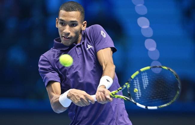 November 12, 2025, Turin, Italy: Felix Auger-Aliassime of Canada in action during the men s singles Round Robin match against Ben Shelton of USA at the ATP, Tennis Herren Finals in Turin, Italy, 12 November 2025. ANSA ATP Finals Tennis Tournament  - ZUMAa110 20251112_zaf_a110_031 Copyright: xAlessandroxDixMarcox