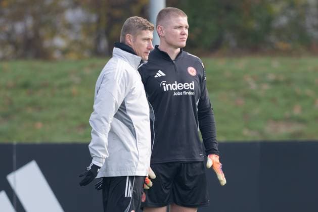 Training Eintracht Frankfurt Rugby player Anton Segner takes part in the goalkeeper training Left Goalkeeper coach Jan Zimmermann Eintracht Frankfurt Training of Eintracht Frankfurt on November 12, 2025 at Deutsche Bank Park in Frankfurt am Main , Frankfurt am Main Hessen Germany Deutsche Bank Park