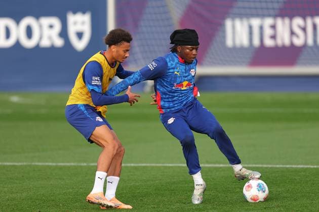Training RB Leipzig Bundesliga Leipzig, 12 11 2025, Training center at Cottaweg, Season 2025 2026, Football, Men, 1 Bundesliga , Training RB Leipzig , In the picture from l Tidiam Gomis and Johan Bakayoko ,