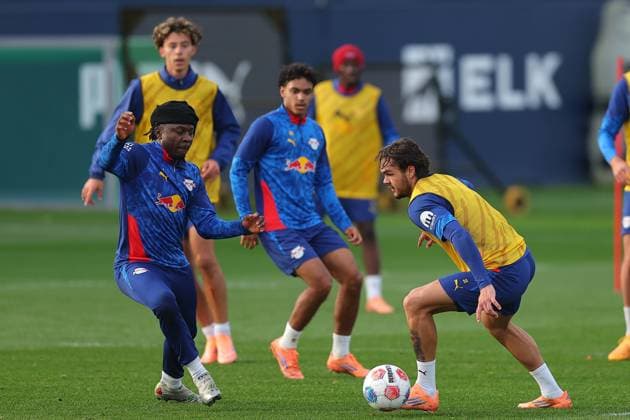 Training RB Leipzig Bundesliga Leipzig, 12 11 2025, Training center at Cottaweg, Season 2025 2026, Football, Men, 1 Bundesliga , Training RB Leipzig , In the picture from l Johan Bakayoko and Max Finkgräfe ,