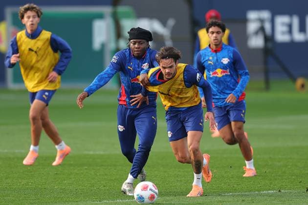 Training RB Leipzig Bundesliga Leipzig, 12 11 2025, Training center at Cottaweg, Season 2025 2026, Football, Men, 1 Bundesliga , Training RB Leipzig , In the picture from l Johan Bakayoko and Max Finkgräfe ,