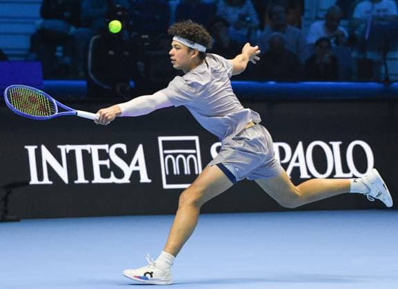 ITALY, TURIN - NOVEMBER 12, 2025: Ben Shelton of the United States returns the ball in the 2025 ATP, Tennis Herren Finals Bjorn Borg Group round-robin singles tennis match against Felix Auger-Aliassime of Canada at Palasport Olimpico. Sergei Vishnevsky TASS  85628835