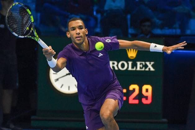 ITALY, TURIN - NOVEMBER 12, 2025: Felix Auger-Aliassime of Canada returns the ball in the 2025 ATP, Tennis Herren Finals Bjorn Borg Group round-robin singles tennis match against Ben Shelton of the United States at Palasport Olimpico. Sergei Vishnevsky TASS  85628878