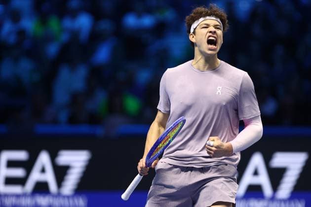 Ben Shelton vs Felix Auger-Aliassime Ben Shelton of USA celebrates during the Round Robin singles match between Ben Shelton of Usa and Felix Auger-Aliassime of Canada on Day four of the Nitto ATP, Tennis Herren World Tour Finals. Turin Inalpi Arena Italy Copyright: xMarcoxCanonierox