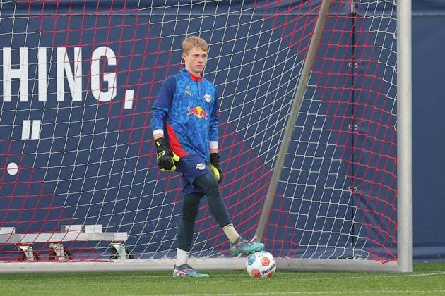 Training RB Leipzig Bundesliga Leipzig, 12 11 2025, Training center at Cottaweg, Season 2025 2026, Football, Men, 1 Bundesliga , Training RB Leipzig , In the picture young goalkeeper Elian Hähner Haehner ,