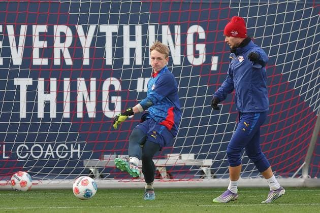 Training RB Leipzig Bundesliga Leipzig, 12 11 2025, Training center at Cottaweg, Season 2025 2026, Football, Men, 1 Bundesliga , Training RB Leipzig , In the picture from l young goalkeeper Elian Hähner Haehner and Timo Werner ,