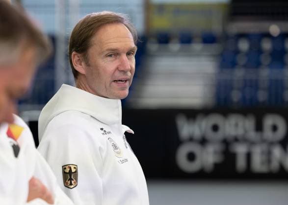 Billie Jean King Cup 2025 Play Offs, TC Ismaning, Munich, Germany, Team Germany, team captain Rainer Schuettler, training, warm up, warm up Copyright: xJuergenxHasenkopfx