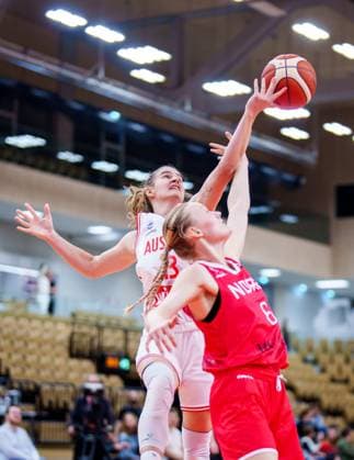 BASKETBALL - FIBA Quali, AUT vs NOR VIENNA,AUSTRIA,12.NOV.25 - BASKETBALL - FIBA Women s EURO Basket 2027, qualification, Austria vs Norway. Image shows Simone Sill (AUT) and Sunniva Sorbye (NOR).  GEPAxpictures xEdgarxEisner