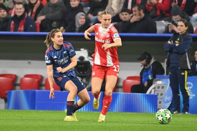 Klara BUEHL FCB , action,duel against Mariona Caldentey Arsenal FC Bayern Muenchen Arsenal WFC Womens Champions League Matchday 3 on 12 11 2025 A L L I A N Z A R E N A