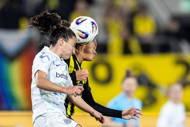 251112 Ivana AndrÃs of Inter and Felicia Schröder of Häcken during the UEFA Women s Europa Cup football match between Häcken and Inter on November 12, 2025 in Gothenburg Photo Michael Erichsen BILDBYRAN COP 89 MI0901 fotboll football soccer fotball europa cup häcken inter uefa womens europa cup dam bbeng internazionale milano  Copyright: MICHAELxERICHSEN BB251112MI015