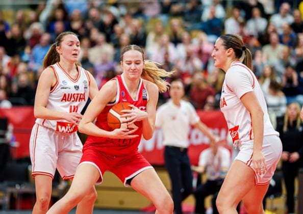 BASKETBALL - FIBA Quali, AUT vs NOR VIENNA,AUSTRIA,12.NOV.25 - BASKETBALL - FIBA Women s EURO Basket 2027, qualification, Austria vs Norway. Image shows Sigrid Koizar (AUT), Siri Granheim (NOR) and Alexia Allesch (AUT).  GEPAxpictures xEdgarxEisner